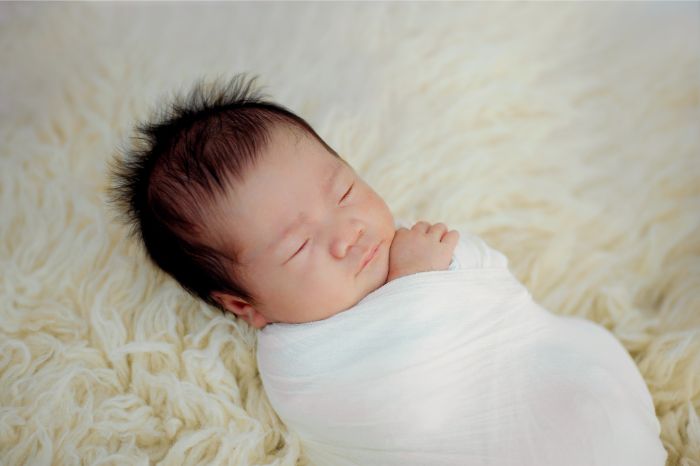 Nhiều ba mẹ thường hay chú ý chụp ảnh con lúc con ngủ vì biểu cảm đáng yêu vô cùng